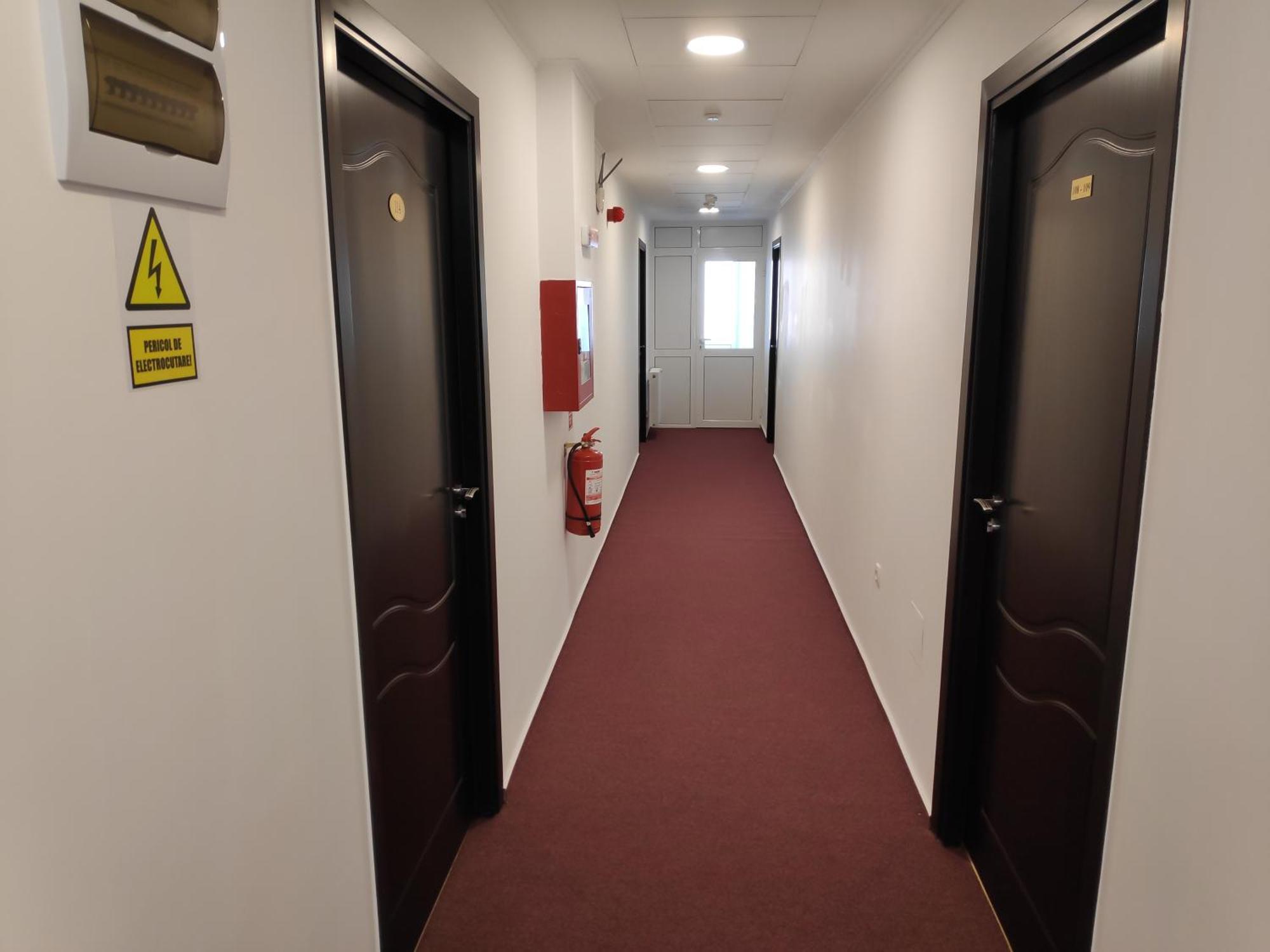 Hostel Caliman Качулата Екстериор снимка