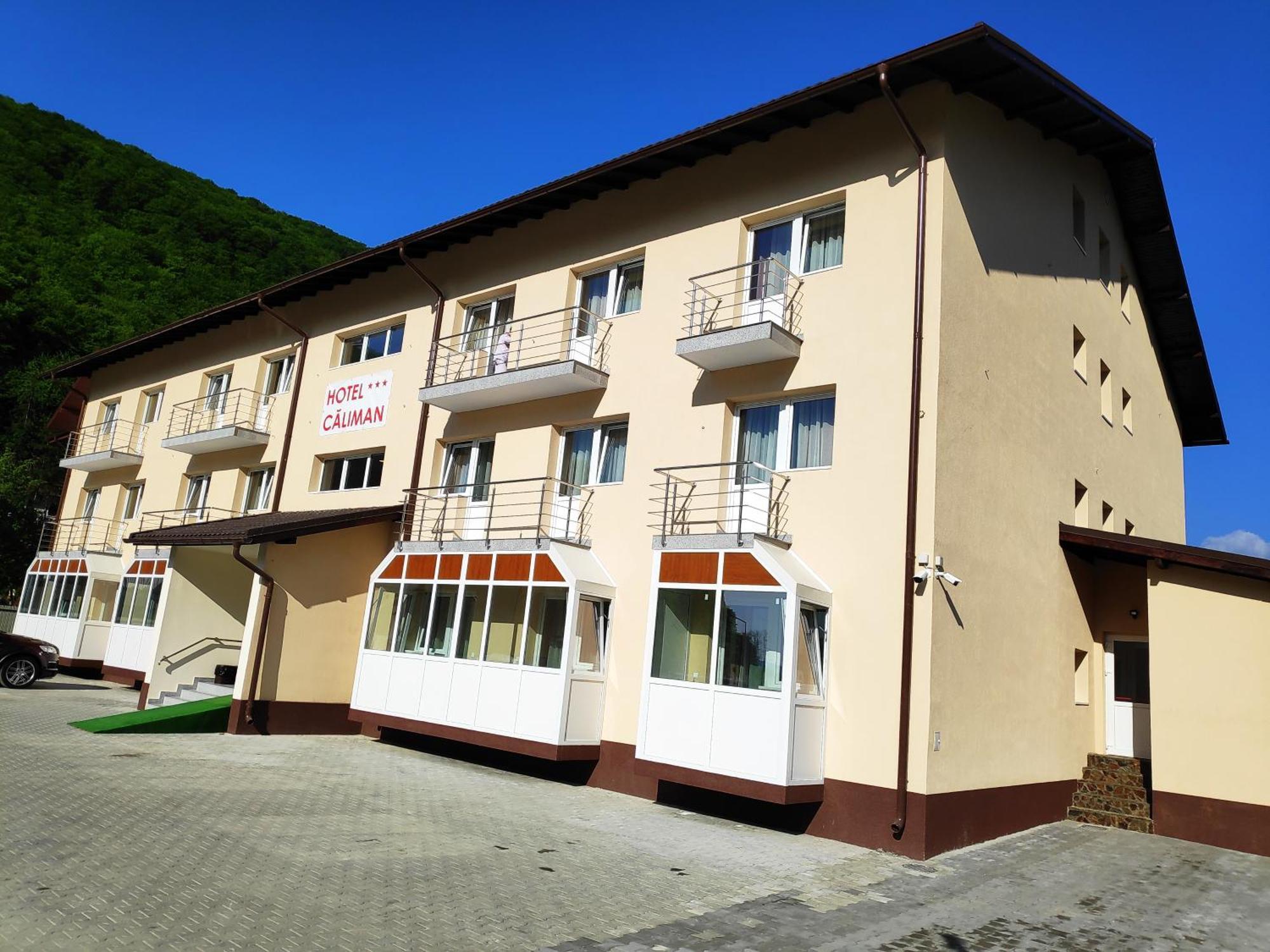 Hostel Caliman Качулата Екстериор снимка
