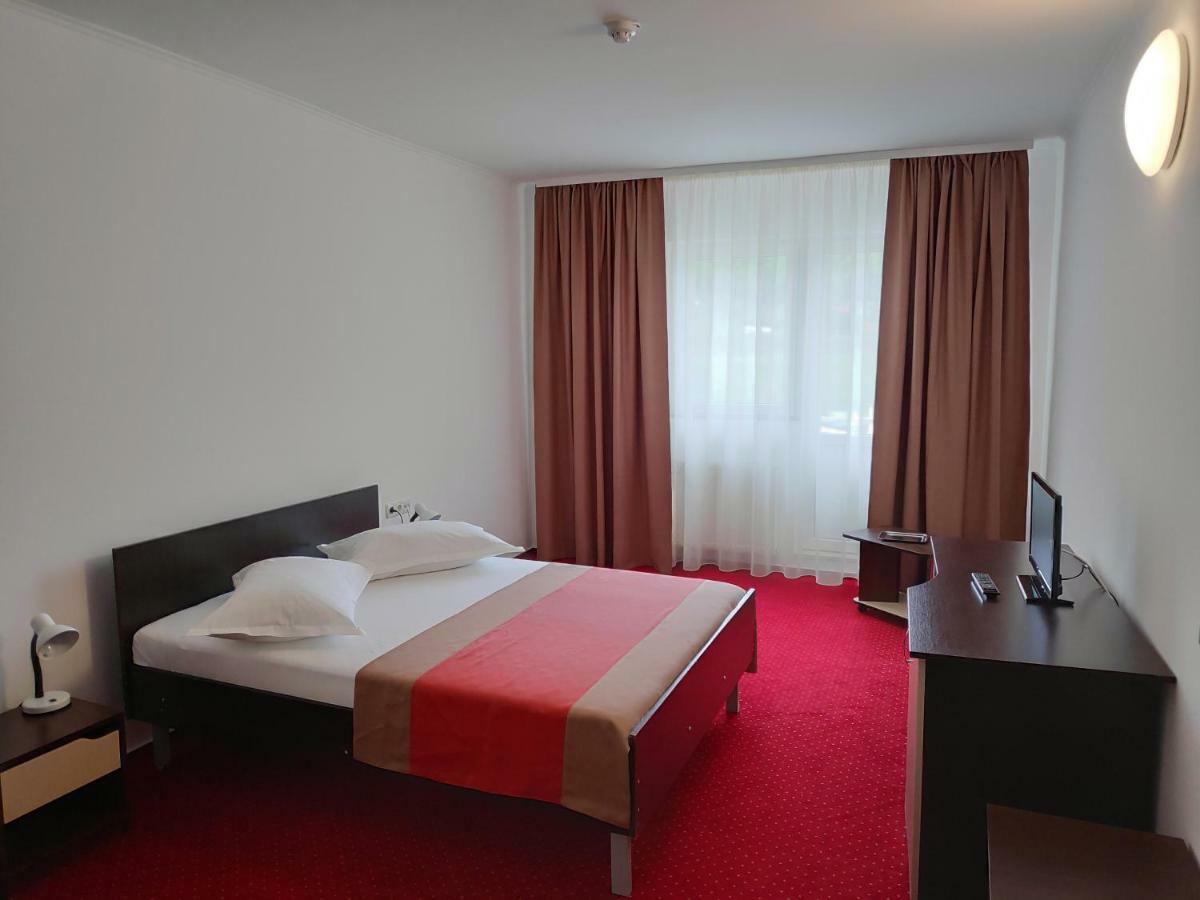 Hostel Caliman Качулата Екстериор снимка