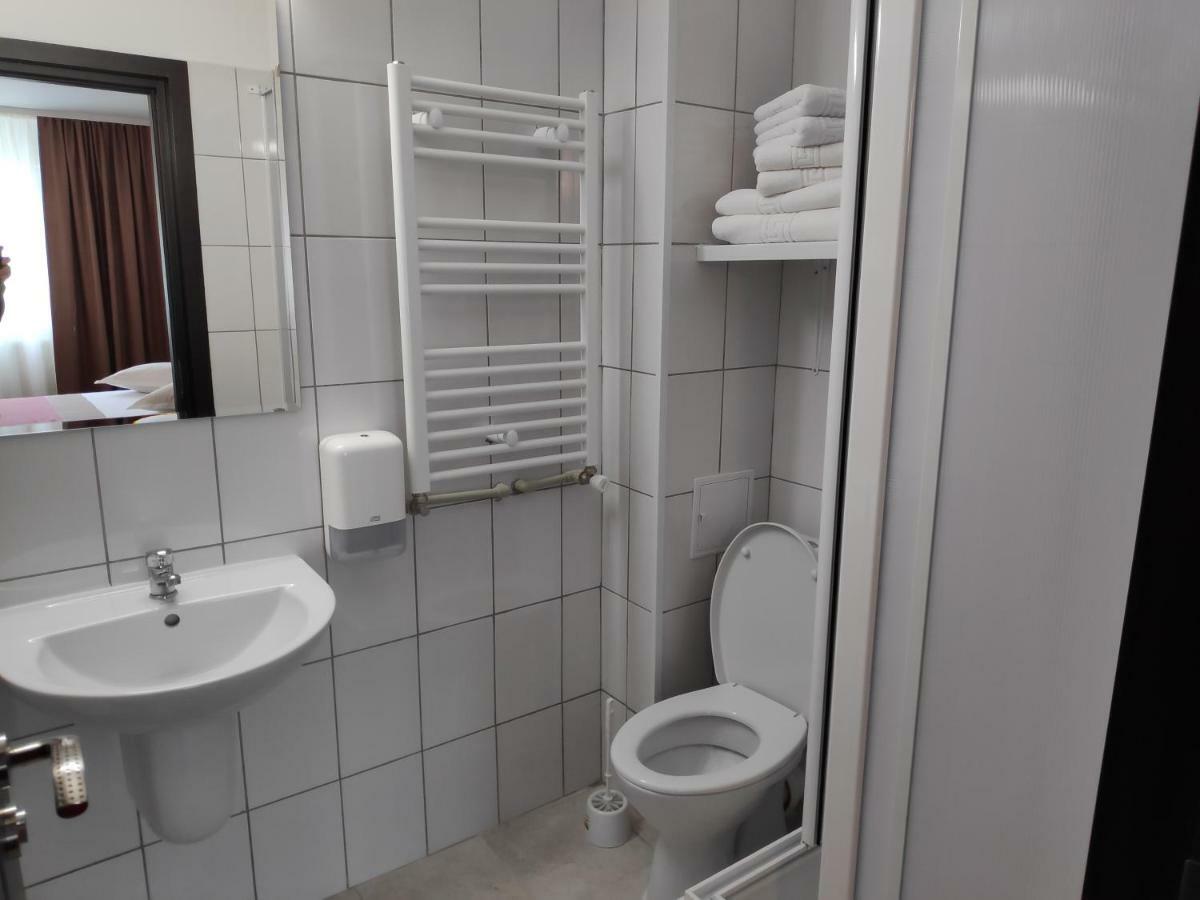 Hostel Caliman Качулата Екстериор снимка