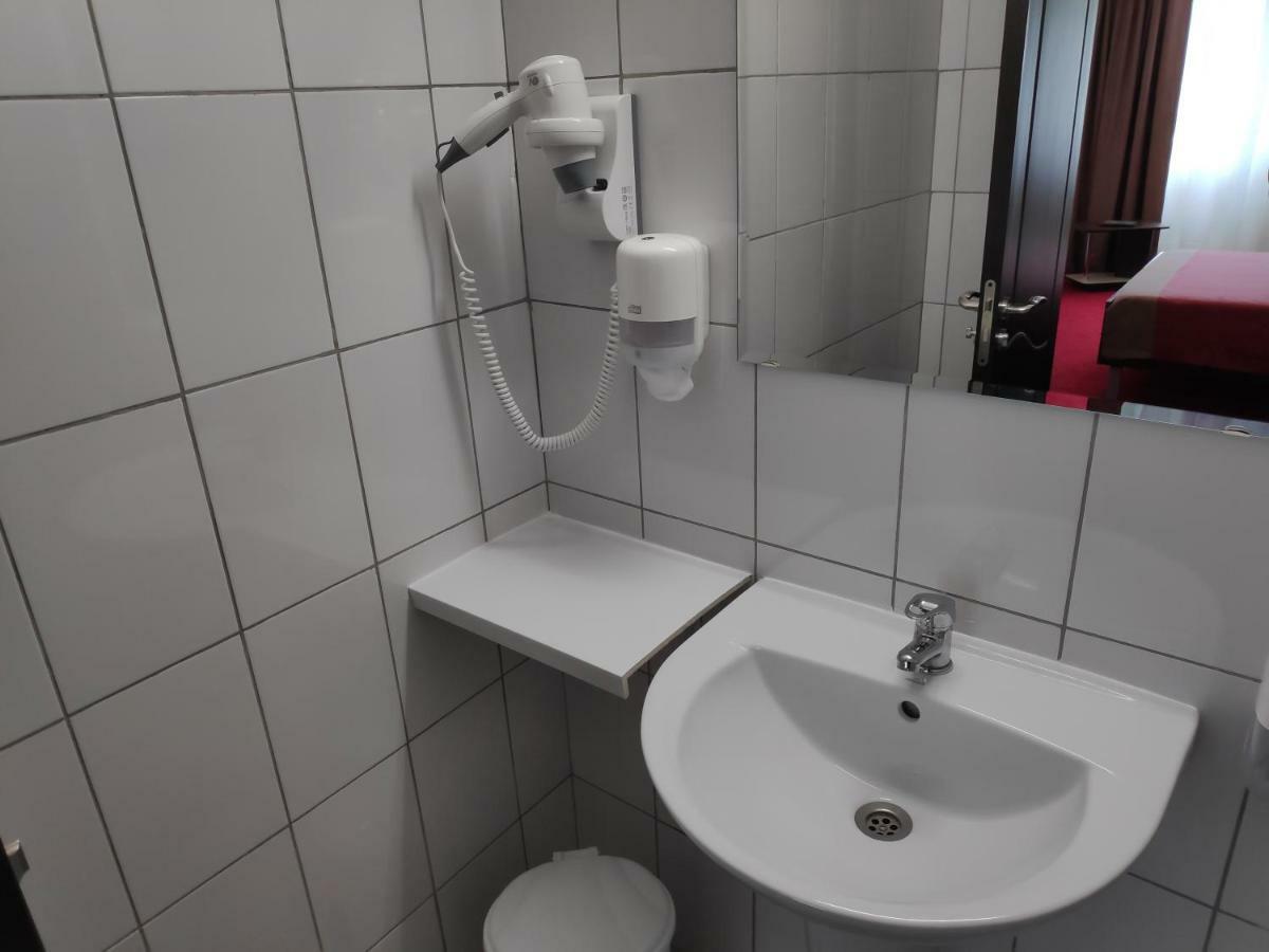Hostel Caliman Качулата Екстериор снимка
